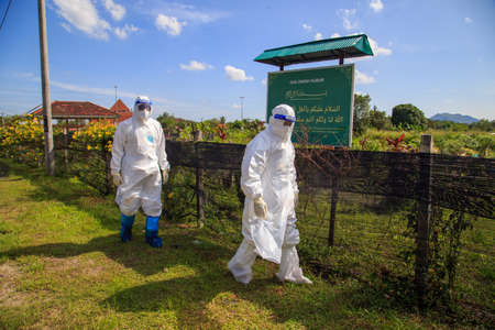 Kuala Lumpur, Malaysia may 2020 - Health workers wearing a PPE suit at graveyard during a funeral for Covid-19 victim in Kuala Lumpur.のeditorial素材