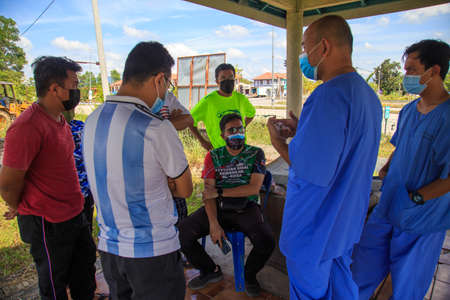 Kuala Lumpur, Malaysia may 2020 - Health workers wearing a PPE suit at graveyard during a funeral for Covid-19 victim in Kuala Lumpur.のeditorial素材
