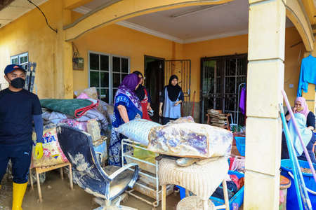 Pahang, Malaysia: January 1, 2022: A group of volunteers help clean the houses of residents affected by the worst floods to hit Malaysia in December 2021のeditorial素材