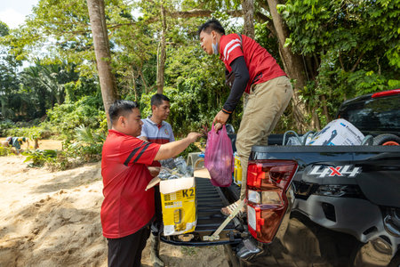 Baling ,Kedah - July 09,2022 : Clean Up Day in Baling,Kedah after aftermath of Baling hit by 'worst ever' floods . Volunteers help clean up flooded areas in Balingのeditorial素材