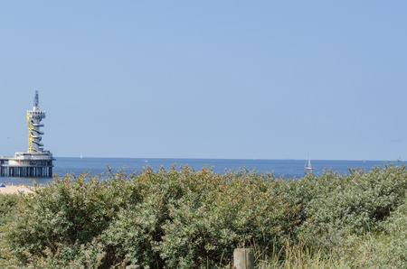 Den Haag, Scheveningen Pier, Niederlande - August 07  2014  Occupation and protest by squatters on Thursday morning 07 2014  The pier was cleared of about 15 squatters by a police operation and the attached banners were removed  Der1961 opened Pier was clのeditorial素材