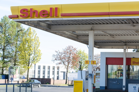 VELBERT, NRW, GERMANY - MAY 04, 2016:
View of the Shell petrol station in Velbert an der Langenberger StraÃe. In the foreground is the diesel pumping station and the access road.のeditorial素材