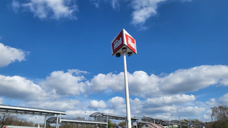 HEILIGENHAUS, NRW, GERMANY - MARCH 25, 2024: Heiligenhaus, Nrw, Germany - March 25, 2024: Real Market - Closeout Sale and Empty Shelves - Symbol of an Era in Transitionのeditorial素材