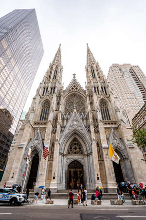 St. Patrick's Cathedral standing near 5th Avenue in Manhattan , New york city , United States of America - September 1 , 2018のeditorial素材