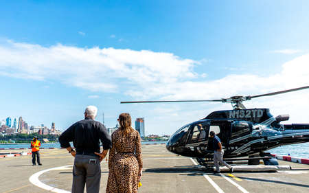A couple waiting to get in Helicopter , Manhattan , New york city , United States of America - September 2 , 2018のeditorial素材