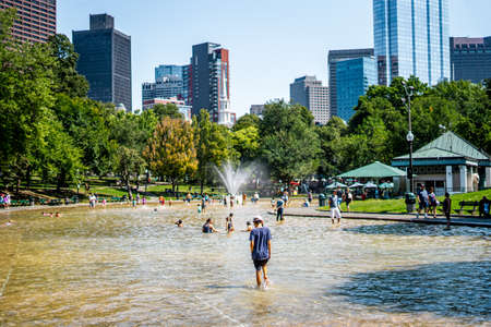 Sunny day in Boston common , one of the most famous park in town , Boston , Massachusetts , United States of America - September 3 , 2018のeditorial素材