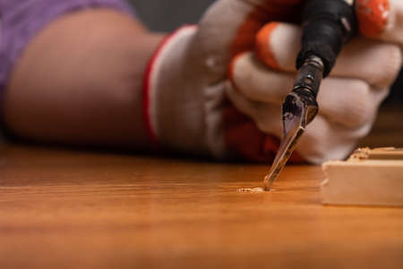 restoration of laminate with wax, repairing chips in the floor