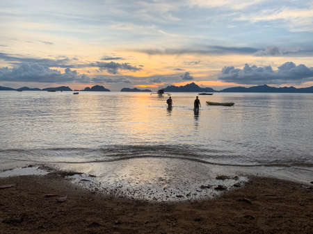 El Nido, Philippines - October 30,2019 : Silhouette of Tourist arriving from boat trip at sunset.のeditorial素材