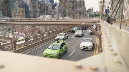 Traffic on the Brooklyn Bridgeのeditorial素材