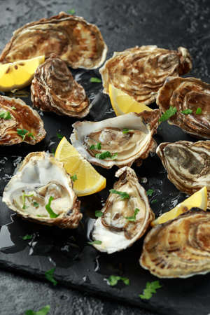 Fresh Oysters platter with lemon and iceの写真素材