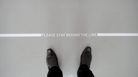 The sign of Please stay behind the lineの写真素材