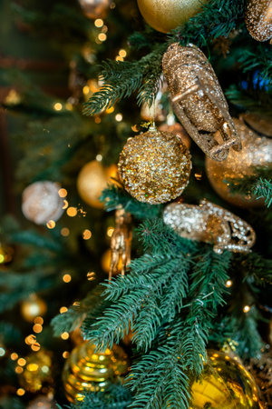 background image of a sparkling Christmas tree decorated with Christmas tree toys and a garland, close-upの写真素材