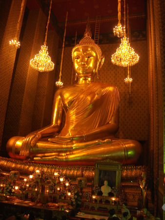 Buddha Statue In Wat Kanlayanamit Woramahawihan の写真素材