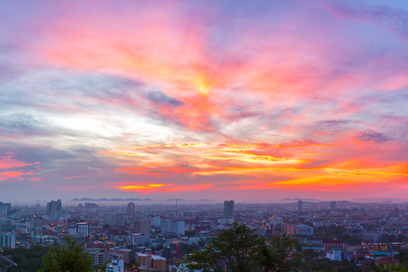 Sunrise sunset over the city skyscrapers.のeditorial素材