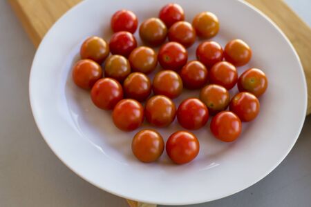 cherry tomatoes close up in white dishの写真素材