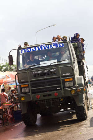 BANGKOK, THAILAND - OCTOBER 30 : The royal thai navy helping people during the worst flooding in decades  on October 30,2011  Bangkok, Thailand.のeditorial素材