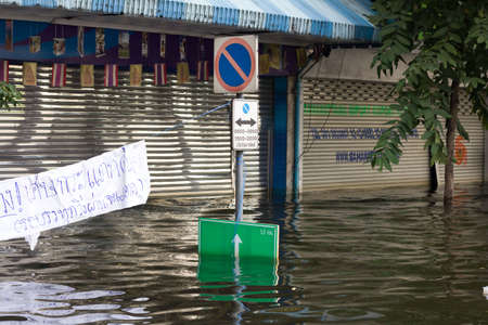 BANGKOK, THAILAND - OCTOBER 30 : Flooded street sign during the worst flooding in decades on October 30,2011  Bangkok, Thailand.のeditorial素材