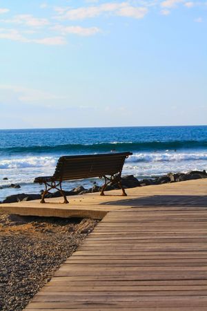 A wooden sofa on the boulevard, facing towards the Atlanticの写真素材