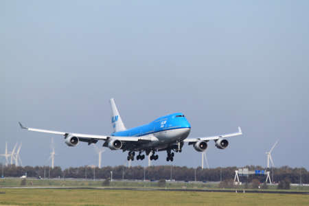 October, 22nd 2011, Amsterdam Schiphol Airport PH-BFD KLM Royal Dutch Airlines Boeing 747-406 landing on Polderbaanのeditorial素材