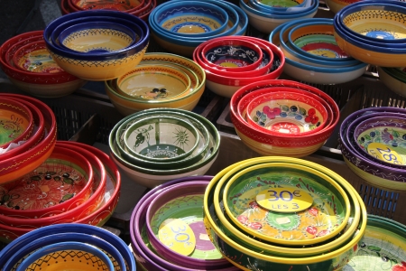 Bowls in different sizes and patterns at a Provencal market in Franceの写真素材