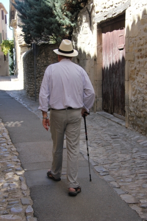 Older man walking in a Provencal street in Franceの写真素材