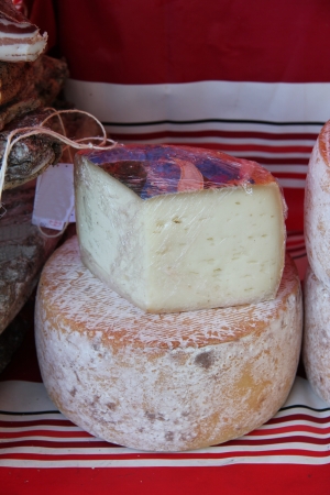 French cheese at a local market in the Provence, Franceのeditorial素材