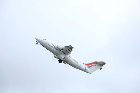 March, 27th 2015, Amsterdam Schiphol Airport  EI-RJF Cityjet British Aerospace Avro RJ85 Polderbaan Runwayのeditorial素材