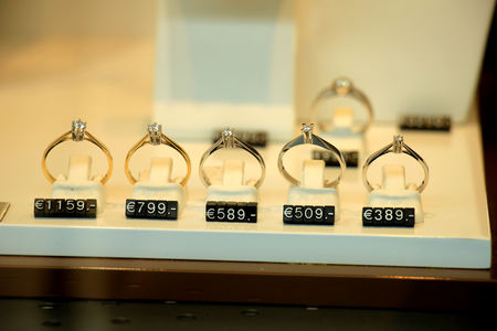 Diamond engagement rings in a shop window (text on label: price and product information in Dutch)の写真素材