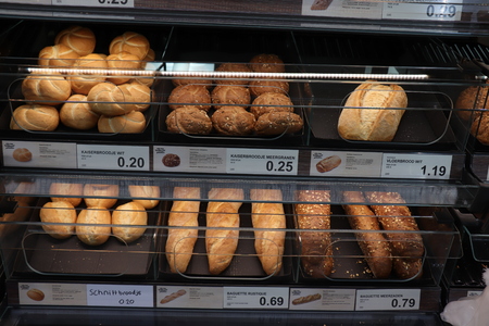 IJmuiden, the Netherlands, July 4th 2018: various sorts of bread in a supermarket. Text on tags: prices and product information in Dutch, prices in Euroのeditorial素材