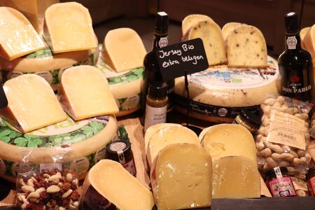 Beverwijk, The Netherlands, October 26th 2018:  cheeses on display in a grocery store. Text on tag in Dutch:Jersey Bio extra maturedのeditorial素材