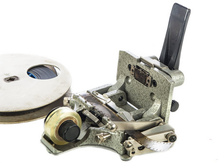 Motion picture film splicer