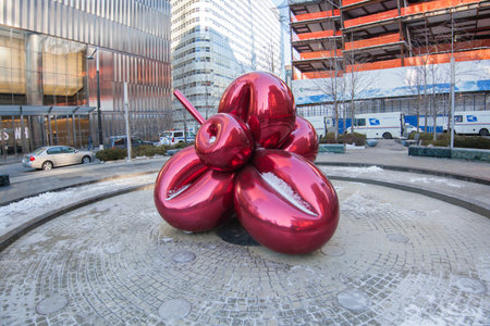 NEW YORK - January 9: Red Balloon Flower by Jeff Koons at 7 World Trade Center on January 9, 2011. It is one of Koons\' signature highly polished, public stainless steel sculpturesのeditorial素材