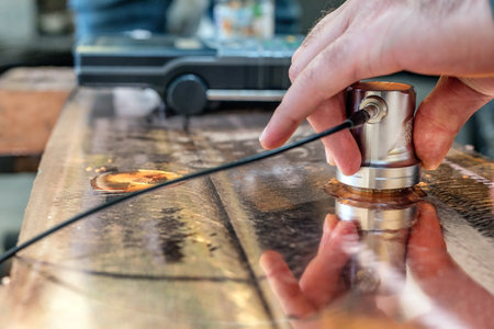 <p>Engineer is inspection to pipe welds with ultrasonic testing. Reflected ultrasound comes from an interface, such as the back wall of the object or from an imperfection within the object.</p>の写真素材