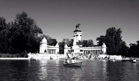Rowing on the lake at parque del retiro in Madrid. の素材