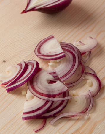 fresh healthy organic chopped onion on cuttingboardの写真素材