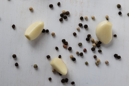 natural healthy garlic on white wooden table with condimentsの写真素材
