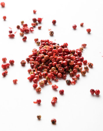 red color peppercorn seeds on white tableの写真素材
