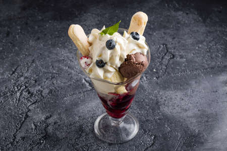 fresh sweet refreshing ice cream sundae in glassの写真素材