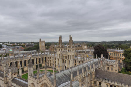View of lawn and building facade with decorative planting from Hertford College Old Quad, Oxford, United Kingdom. Overcast Sky.のeditorial素材