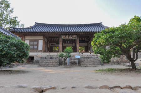 Korean Confucian Academy from Joseon era. View of main lecture hall and courtyard with trees. Byeongsan Seowon, Andong, South Korea. Translation: "Byeongsan Academy, Hall of established teaching"のeditorial素材