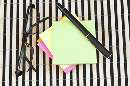 Empty post it and pen