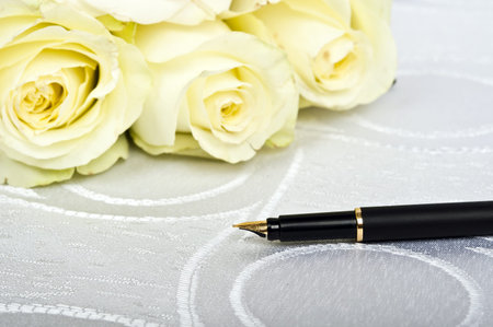 White roses and luxury penの写真素材