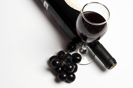 Red wine and grapes close up
