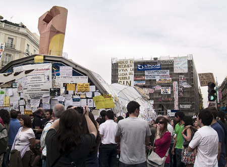 MADRID; SPAIN - MAY 22: Popular demonstration against political class on May 22, 2011 at Madrid; Spain. People at the center of the demonstration at the Spanish Revolution.のeditorial素材