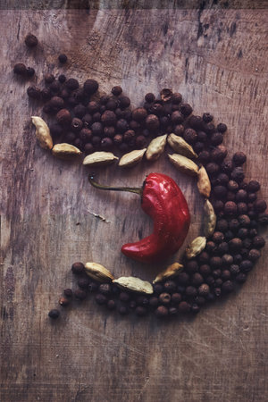 The composition of the fruits of black pepper, beans and one red pepper in the middle