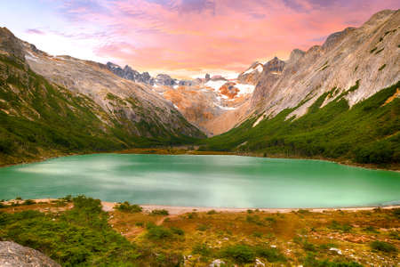 Sunset over Andes mountains and lake Laguna Esmeralda near Ushuaia in Tierra del Fuego, Argentinaの素材 [FY31098178144]