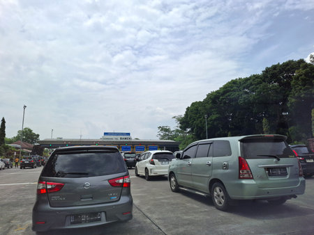 View of the exit toll road crowds during the Christmas and New Year holidays, Trans Java Toll Road (Exit Tol Bawen) in Central Java, Indonesia. 25 December 2024の写真素材