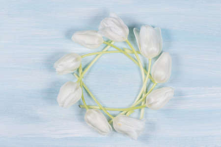 White tulips on a wooden table. Top view.の写真素材