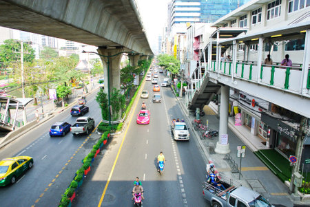 BANGKOK - FEBRUARY 13, 2015 : Traffic in Bangkok, Thailand. Take from BTS Prompong Station.のeditorial素材