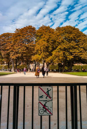 Paris, France - 3rd October 2019: No dags or bicycles signs at the gates of Place des Vosges during Autumn in Paris,The Place des Vosges  the oldest planned square in Paris, France.のeditorial素材